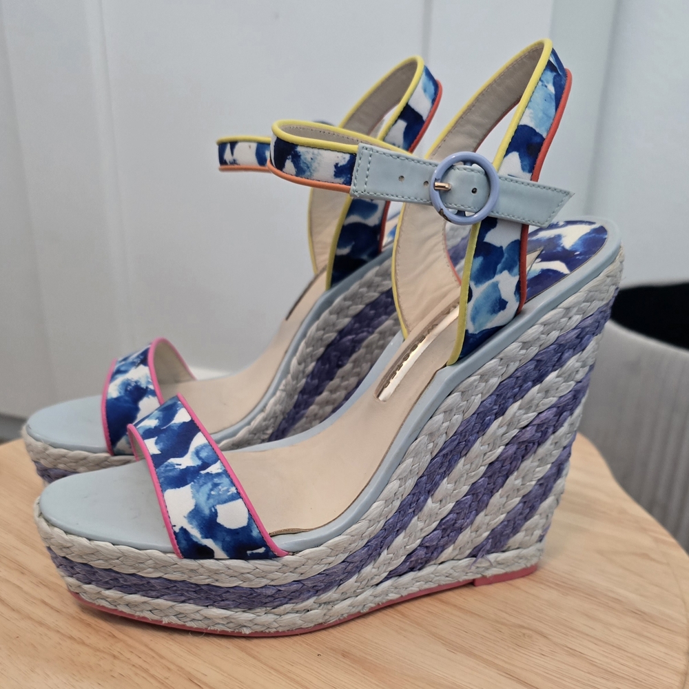 Stylish Blue Patterned Wedge Sandals